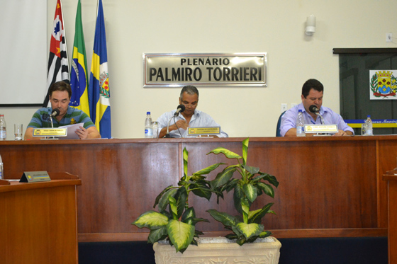 Mesa Diretora da Casa de Leis: Tiago Fabrício Pontes (secretário), Antônio da Costa Filho (presidente) e Fábio Jerônimo Marques (secretário)